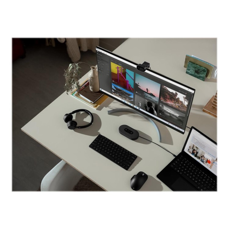 Microsoft Surface Laptop 4 Core i7-1185G7 32GB 1TB 13Inch Windows 10 Pro Touchscreen Laptop - Black