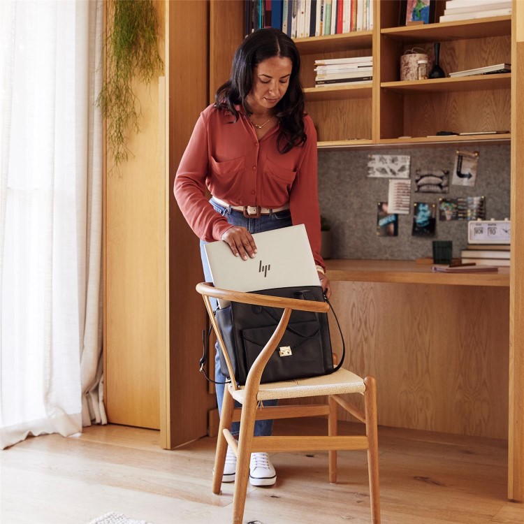 HP EliteBook 860 G9 Intel Core i5 8GB RAM 256GB SSD 16 Inch Windows 11 Pro Laptop