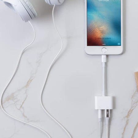 Belkin 3.5 mm Audio + Charge RockStar - White