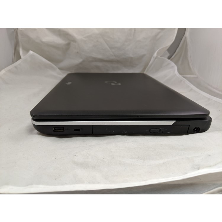 Refurbished Fujitsu Lifebook AH512 Core i3 2328M 4GB 320GB DVD RW 15.6 Inch Windows 10 Laptop 
