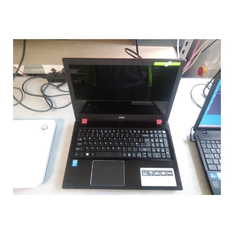 Refurbished Acer Aspire F5-571 Core i3-5005U 4GB 1TB 15.6 Inch Windows 10 Laptop