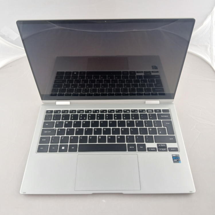 Refurbished Samsung 935QDB Core i5-1130G7 8GB RAM 256GB SSD 13.3 Inch Windows 11 Home Laptop