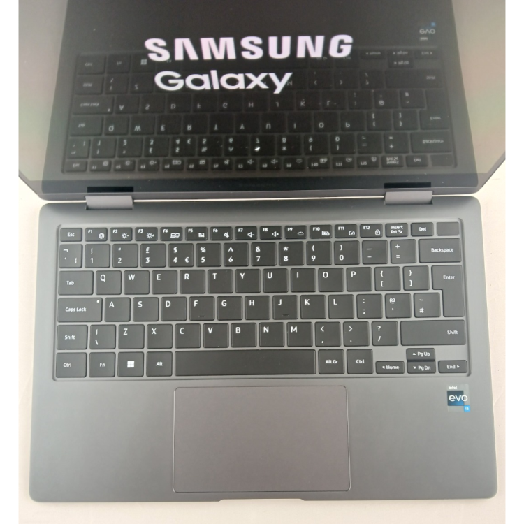 Refurbished Samsung 730QFG Core i5-1340P 8GB RAM 256GB SSD 13.3 Inch Windows 11 Home Laptop