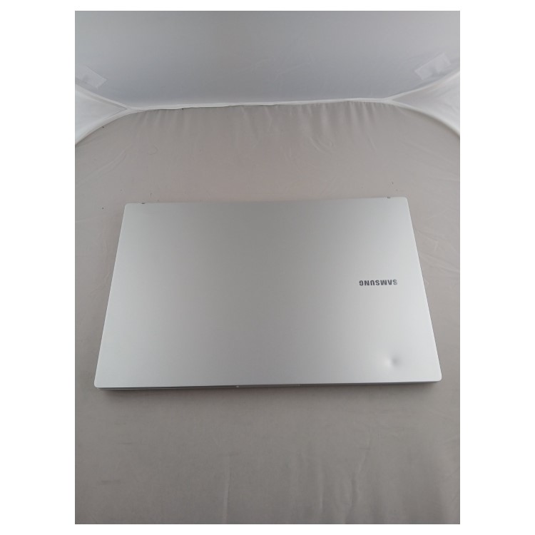 Refurbished Samsung 755XDA Core i5-1135G7 8GB RAM 256GB SSD 15.6 Inch Windows 11 Home Laptop