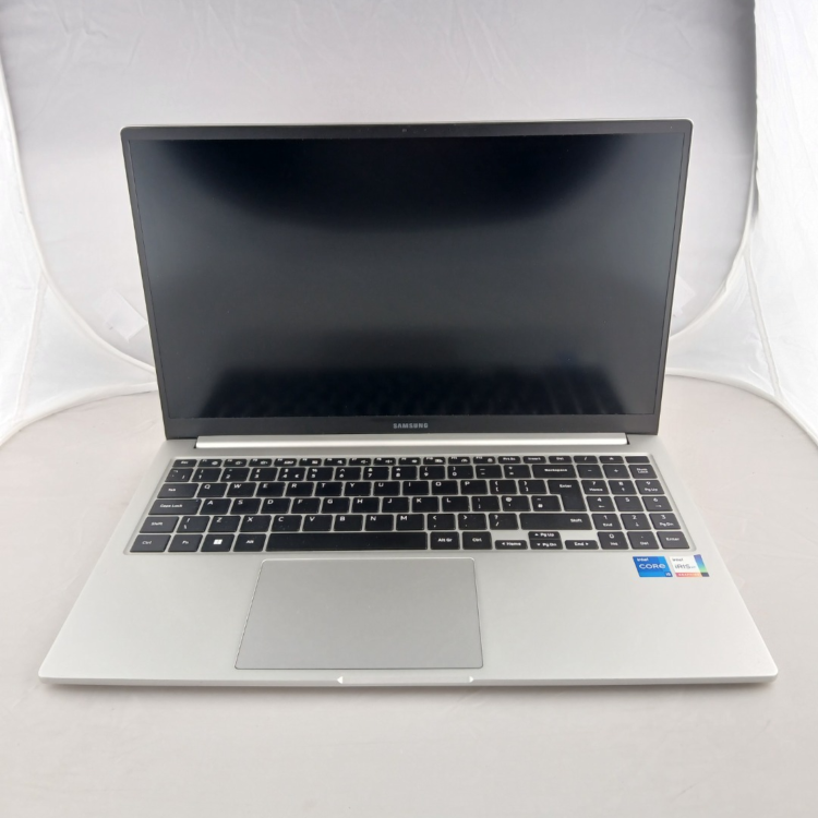 Refurbished Samsung 750XDA Core i5-1135G7 8GB RAM 256GB SSD 15.6 Inch Windows 11 Home Laptop