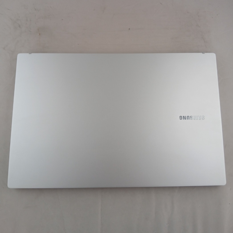 Refurbished Samsung 750XED Core i5-1235U 8GB RAM 256GB SSD 15.6 Inch Windows 11 Home Laptop