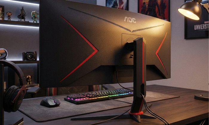 Versatile Connectivity and Ergonomics: Tailored to Your Setup